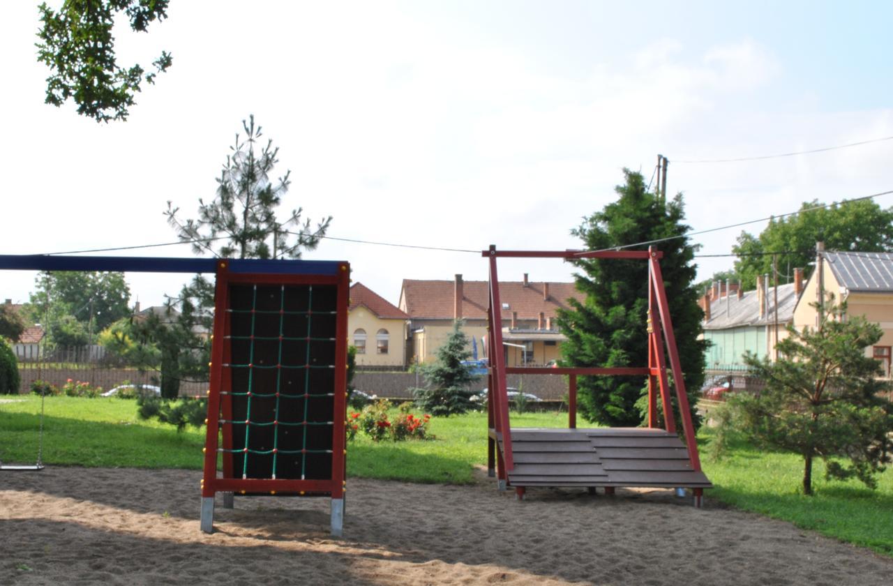 Mamre Szallo Hajduboszormeny Exteriör bild